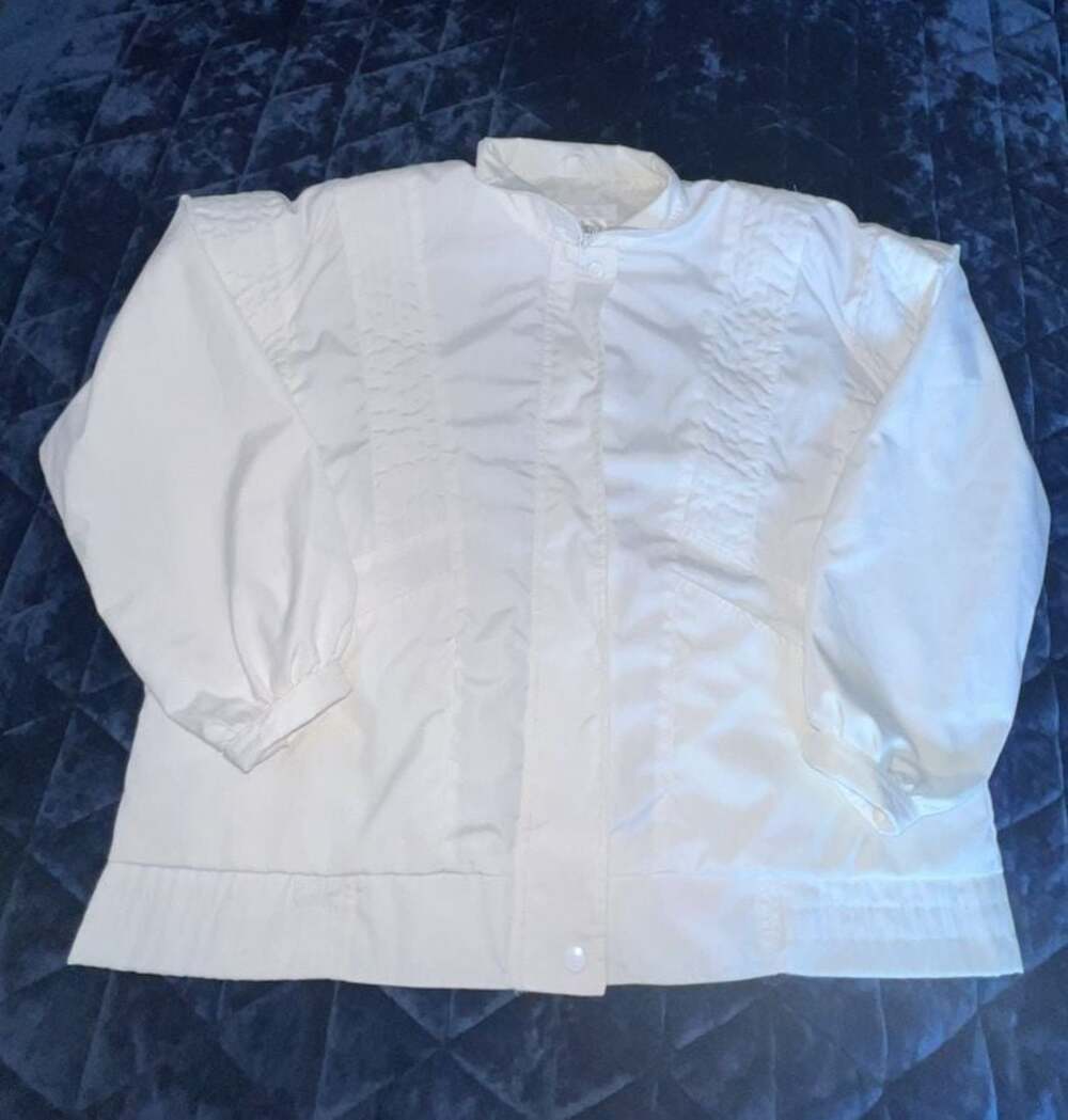 Cambridge Vintage White Long Sleeve Zip-Front hacket with Pintuck Details